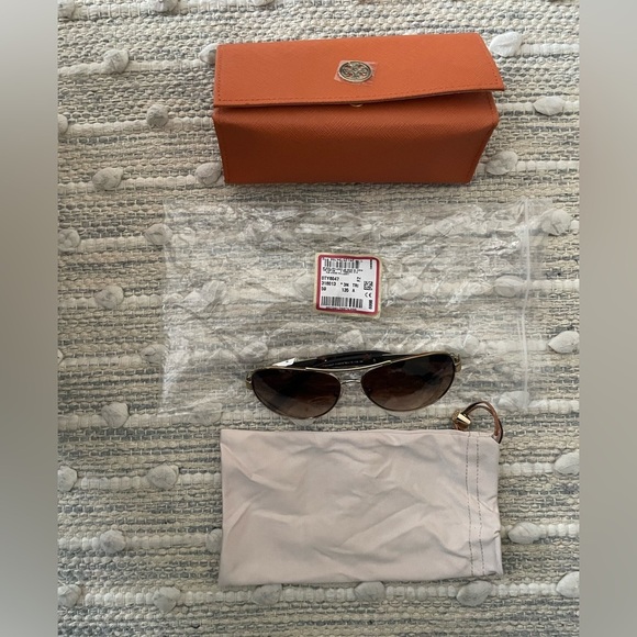 Tory Burch NWT Gold Aviator Sunglasses - Picture 5 of 16